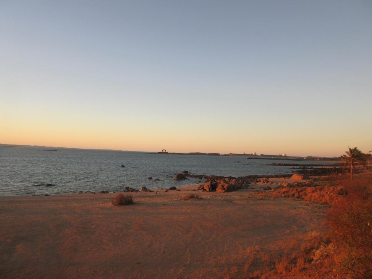 Dampier Mermaid Hotel Karratha Exterior photo